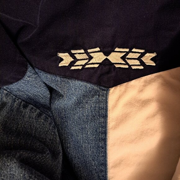 VTG Wrangler Western Shirt Color Block Aztec Embroidered Denim Long Sleeve Small - Picture 8 of 8